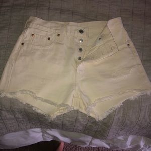 Levi’s 501 denim shorts -cream